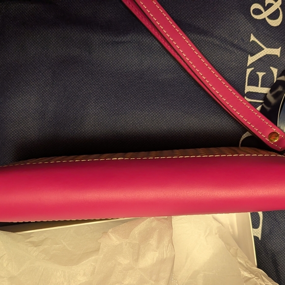 Dooney & Bourke Beacon Woven Atlantic Tote in Magenta & Accessory Set NWT! - Picture 11 of 13